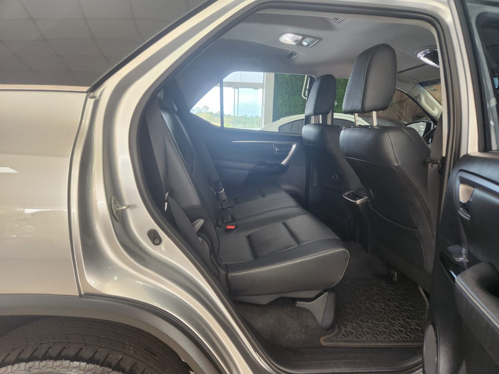  HILUX SW4 SRX 2.8 4X4 TDI 16V AUT 7 LUGARES