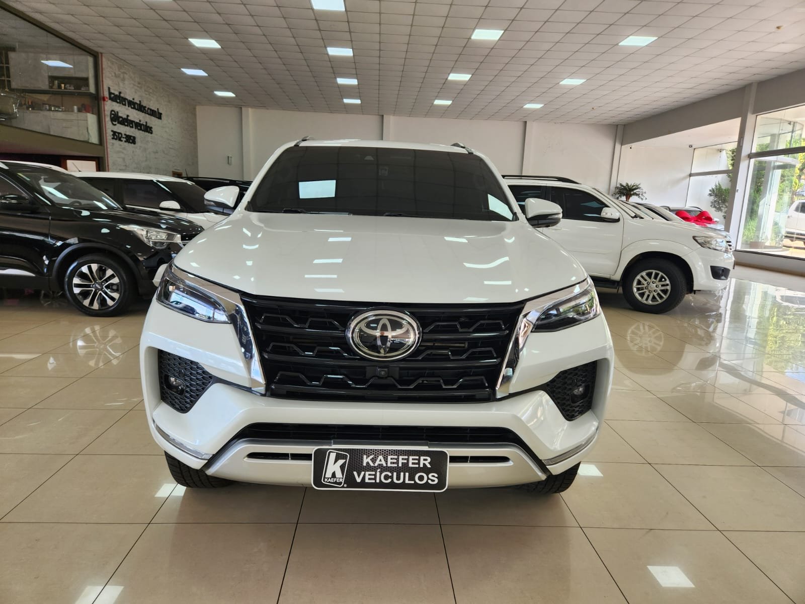  HILUX SW4 SRX 2.8 4X4 TDI 16V AUT 7 LUGARES