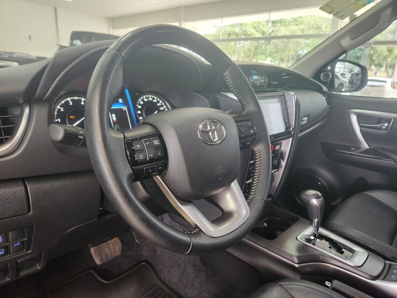  HILUX SW4 SRX 2.8 4X4 TDI 16V AUT 7 LUGARES