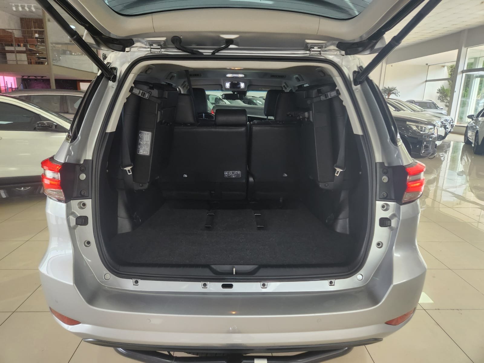  HILUX SW4 SRX 2.8 4X4 TDI 16V AUT 7 LUGARES