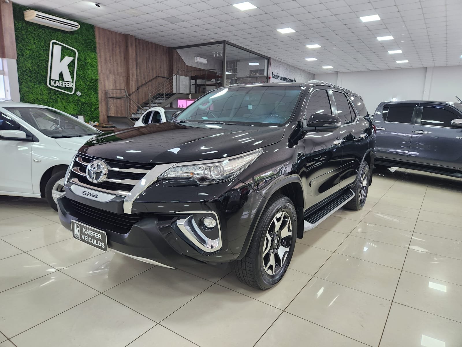  HILUX SW4 DIAMOND 2.8 4X4 TDI 16V AUT 7 LUGARES