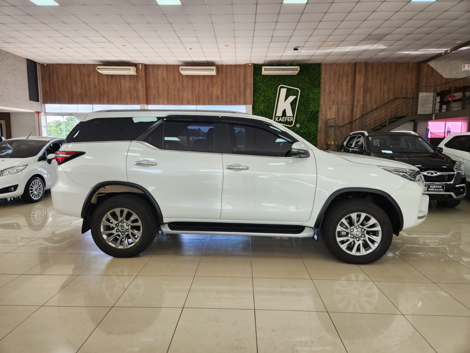  HILUX SW4 SRX 2.8 4X4 TDI 16V AUT 7 LUGARES