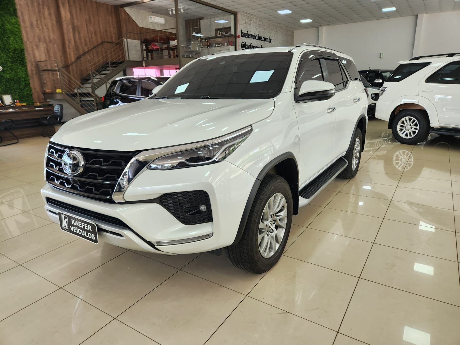  HILUX SW4 SRX 2.8 4X4 TDI 16V AUT 7 LUGARES