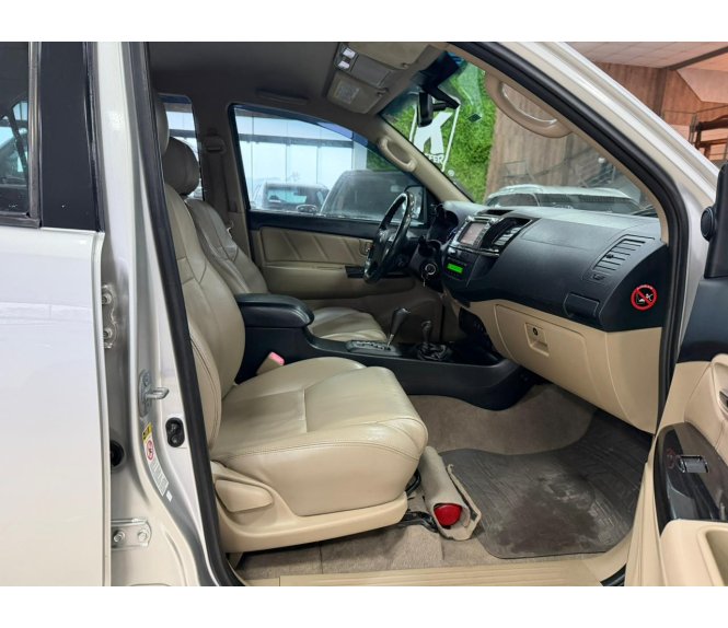  HILUX SW4 Srv D4-d 4x4 3.0 Tdi Dies. AUT 7 LUG