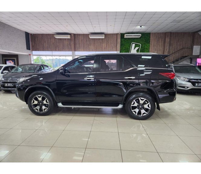  HILUX SW4 DIAMOND 2.8 4X4 TDI 16V AUT 7 LUGARES