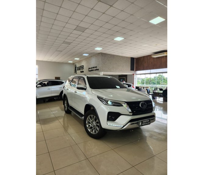  HILUX SW4 SRX 2.8 4X4 TDI 16V AUT 7 LUGARES