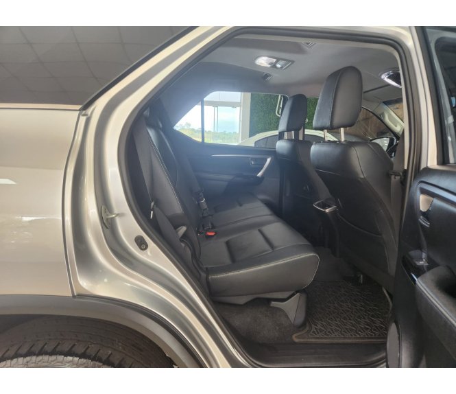  HILUX SW4 SRX 2.8 4X4 TDI 16V AUT 7 LUGARES