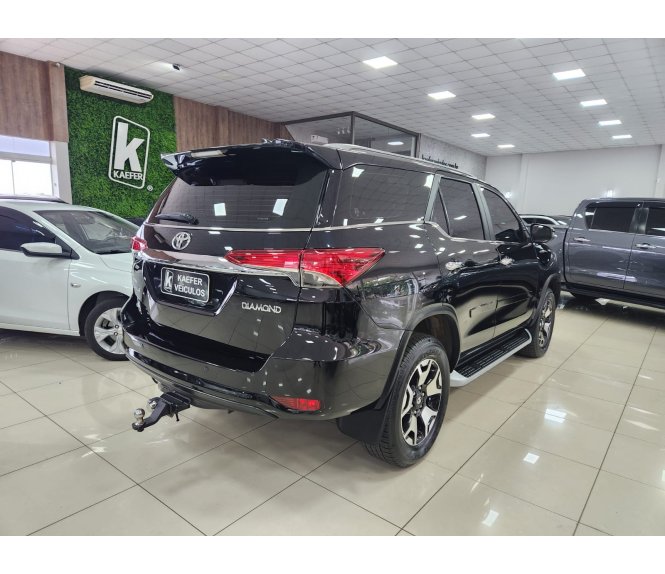 HILUX SW4 DIAMOND 2.8 4X4 TDI 16V AUT 7 LUGARES