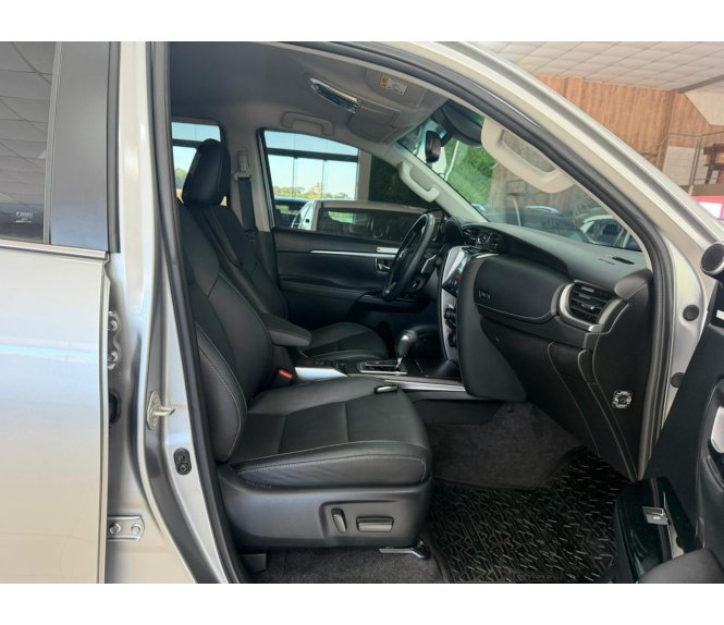  HILUX SW4 SRX PLATINUM  4X4 2.8 TDI 16V DIESEL AUT. 7 LUG