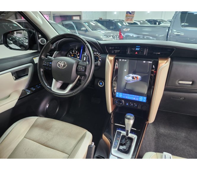  HILUX SW4 DIAMOND 2.8 4X4 TDI 16V AUT 7 LUGARES