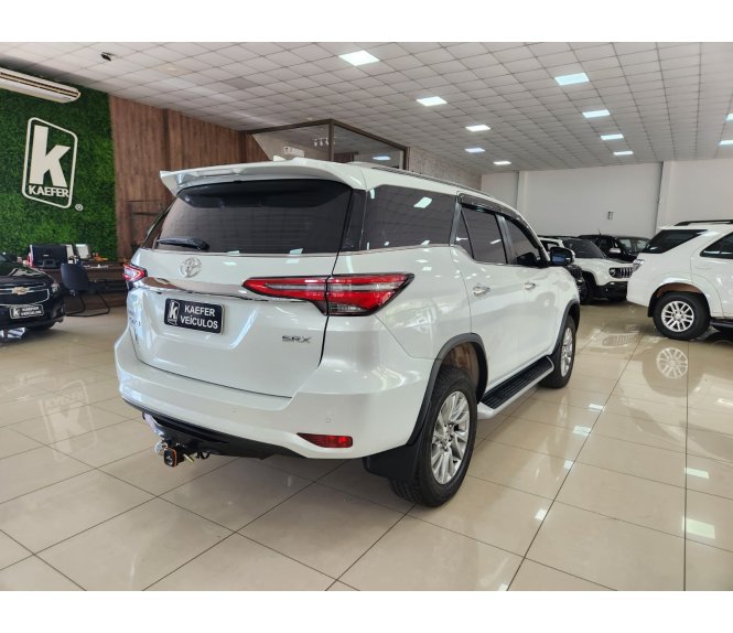  HILUX SW4 SRX 2.8 4X4 TDI 16V AUT 7 LUGARES