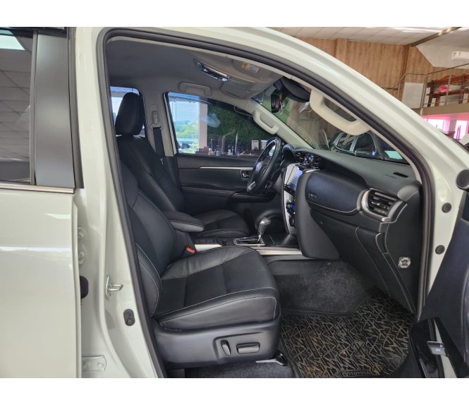  HILUX SW4 SRX 2.8 4X4 TDI 16V AUT 7 LUGARES