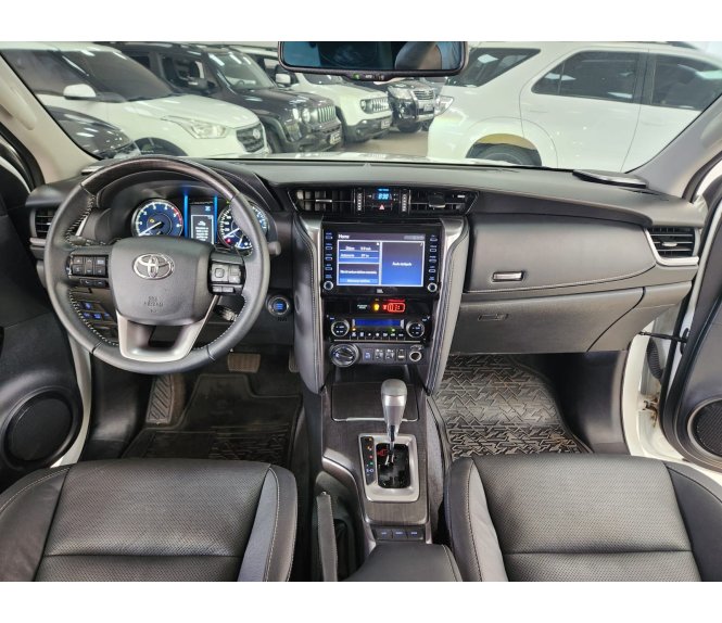  HILUX SW4 SRX 2.8 4X4 TDI 16V AUT 7 LUGARES