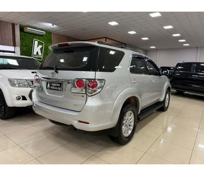 HILUX SW4 Srv D4-d 4x4 3.0 Tdi Dies. AUT 7 LUG