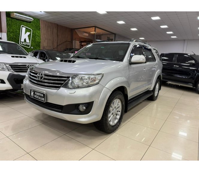  HILUX SW4 Srv D4-d 4x4 3.0 Tdi Dies. AUT 7 LUG