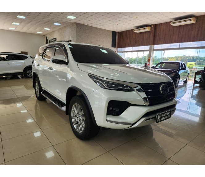  HILUX SW4 SRX 2.8 4X4 TDI 16V AUT 7 LUGARES
