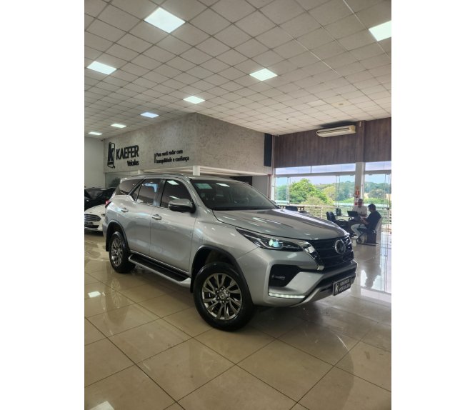  HILUX SW4 SRX 2.8 4X4 TDI 16V AUT 7 LUGARES