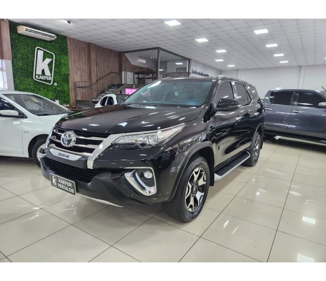 HILUX SW4 DIAMOND 2.8 4X4 TDI 16V AUT 7 LUGARES