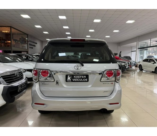  HILUX SW4 Srv D4-d 4x4 3.0 Tdi Dies. AUT 7 LUG