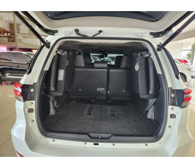  HILUX SW4 SRX 2.8 4X4 TDI 16V AUT 7 LUGARES