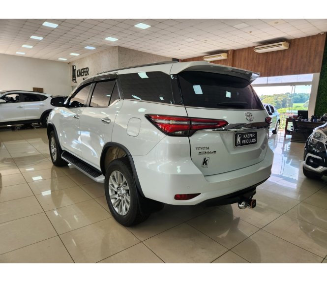  HILUX SW4 SRX 2.8 4X4 TDI 16V AUT 7 LUGARES