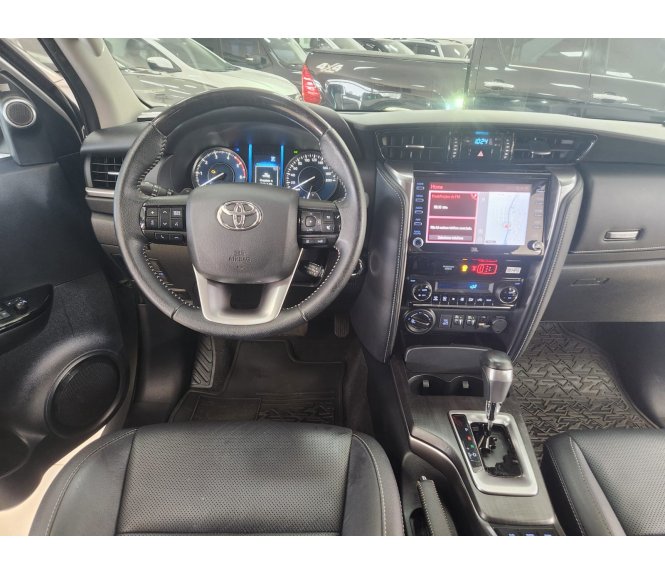  HILUX SW4 SRX 2.8 4X4 TDI 16V AUT 7 LUGARES